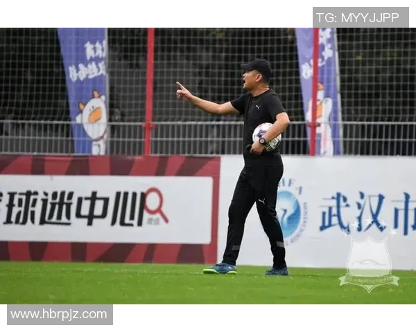 武汉足球队逆袭之路揭秘：世界杯预选赛中的拼搏与荣耀